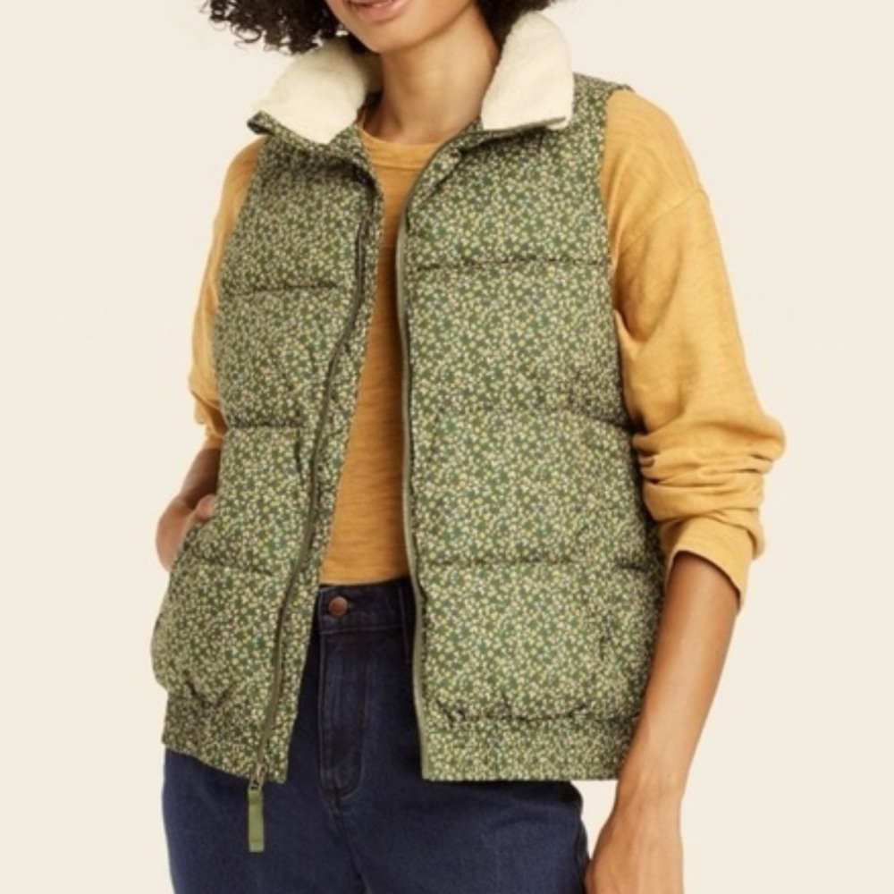 Universal Thread floral Sherpa collar green puffer vest